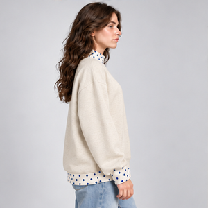 Sudadera de cuello alto color marfil para mujer con ribete de lunares azules y gráfico universitario, estilo Trackstar, OEM, marca privada - Product Image 3