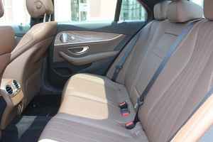 Nuevo Mercedes-Benz E350 AMG Turbo 2022 Blanco con Cámara Trasera 360, Capacidad de Carga 31-40T, Emisión Diésel/GAS, Automático - Product Image 4