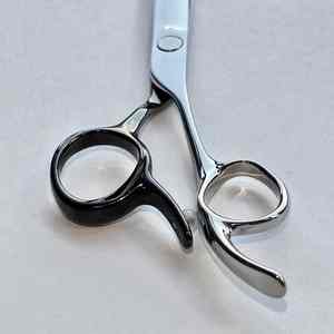Ciseaux à cheveux raides professionnels japonais de 6 pouces avec lame en acier inoxydable pointe pointue incurvée pour la coupe de cheveux en salon 2 ans de garantie - Product Image 3