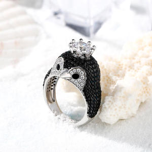 Bague ouverte Jeulia Be Your King Penguin en acier inoxydable plaqué or rose - Product Image 6