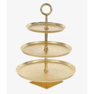 Support à gâteau en métal doré et verre à 2 niveaux avec poignée en forme de cœur pour l'affichage de la table de dessert de fête de mariage - Product Image 2
