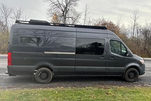 Mercedes-Benz Sprinter 2500 Camper Conversion d'occasion de 2020, moteur V6 Turbodiesel, cuisine complète - Product Image 3