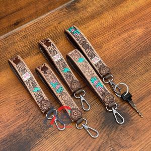 Nouveau porte-clés bracelet en cuir repoussé à la main personnalisé Logo personnalisé porte-clés Concho en cuir véritable cadeau promotionnel pour unisexe - Product Image 1