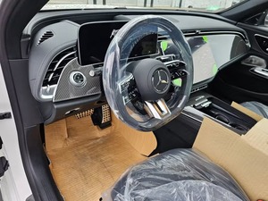 Berline 4MATIC E 53 AMG de Classe E Haute Performance 2026 avec Sièges en Cuir, Transmission Automatique, 5 Places, Phares LED et Toit Ouvrant - Product Image 3