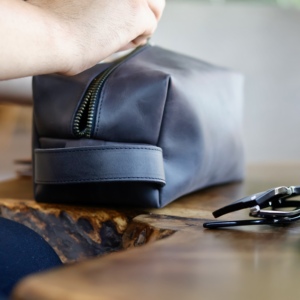 Neceser de viaje Unisex Vintage Premium, Kit Dopp de moda de negocios con estilo, cremallera + cierre de cerrojo, decoración de logotipo de cuero genuino - Product Image 4