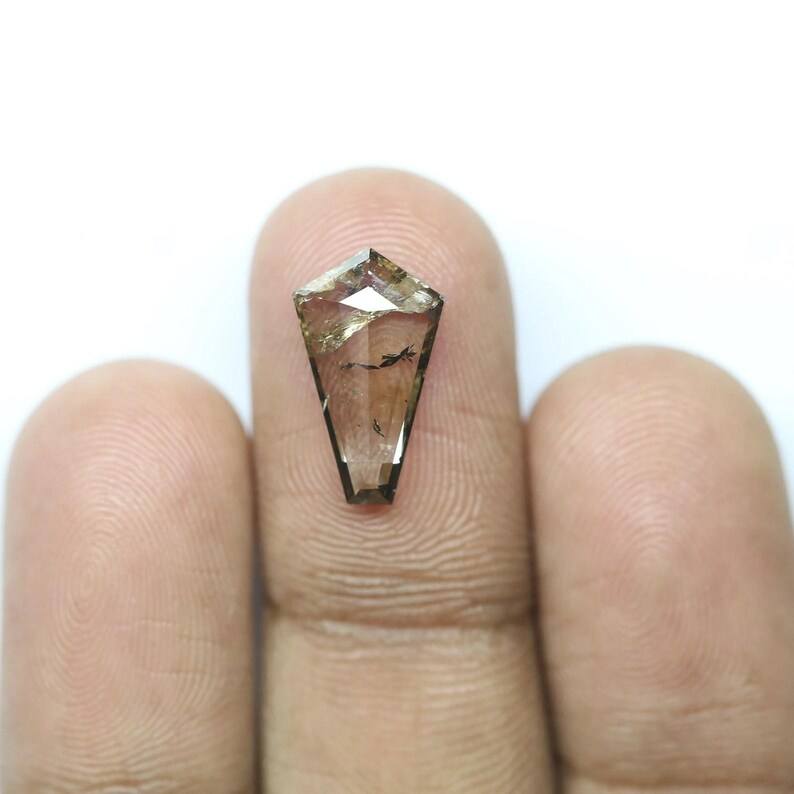 สีน้ำตาล