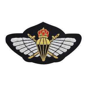 Insignias de Alta Calidad para Blazer, Diseño Personalizado de Lujo, Tejido de Fieltro, Bordado a Mano, con Hilo de Bullion Cosido - Product Image 2