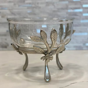 Cuenco de Vidrio LuxeServe con Base de Diseño de Hojas de Aluminio, Elegante Centro de Mesa para el Hogar y Fiestas - Product Image 1