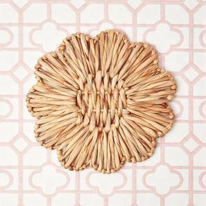 Mantel individual de material de jacinto de agua con forma de flor tejida a mano con diseño exótico superventas por artesanos de Vietnam - Product Image 2