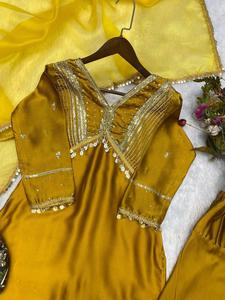 Exclusivo nuevo diseñador de ropa de fiesta Rangoli seda Kodi y secuencia bordado Top y pantalón con Dupatta conjunto a precio al por mayor - Product Image 5