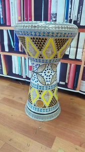 Gawharet El Fan, Tambor Darbuka Doumbek de 17.5 Pulgadas con Incrustaciones de Madreperla Azul y Amarilla, Estrella Geométrica, Dumbek Tabla, Percusión Egipcia - Product Image 4