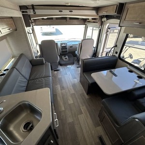 Caravane de camping-car Winnebago V-i-s-t-a 29V d'occasion 2021 à vendre pour le camping et les voyages - Product Image 1