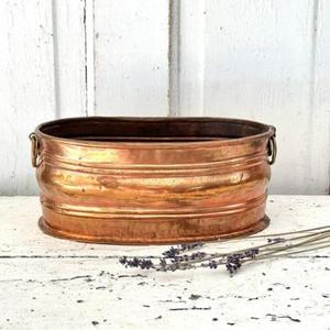 Jardinière en cuivre antique haut de gamme pour espaces intérieurs classiques et poignée en bois forme et taille personnalisées pour une esthétique intérieure classique - Product Image 2