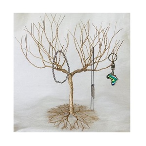 Soporte de joyería de exhibición chapado en oro de latón con soporte de joyería de tamaño y forma personalizado de tres niveles a la venta - Product Image 4