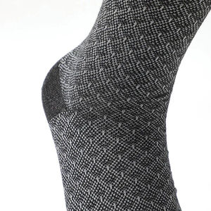 Chaussettes pour hommes de haute qualité, personnalisées, en gros, style décontracté, couleur unie, design classique, en spandex/nylon, séchage rapide, résistantes aux déchirures - Product Image 3