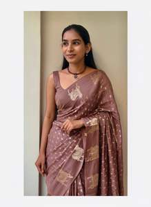 ผ้าไหมซารีดีไซน์เนอร์จากรัสเซีย พร้อมงานปักดิ้นซารีสำหรับงานแต่งงานและงานปาร์ตี้สำหรับผู้หญิง มีสินค้าในสต็อก ผลิตในอินเดีย - Product Image 2