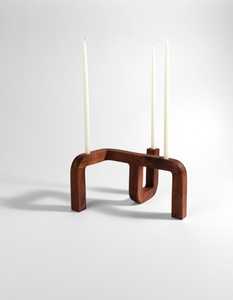Candelabro Triple Cónico de Madera de Nogal, Estilo Moderno y Minimalista, Centro de Mesa Arquitectónico, Decoración Artística para el Hogar - Product Image 1