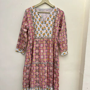 Vestido largo de algodón con estampado floral, ropa informal tradicional de colores mezclados con decoración bordada, Material de algodón 100% - Product Image 1