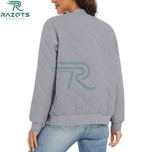 Chaqueta Universitaria Acolchada Impermeable para Mujer, Mangas de Cuero, Cierre de Botones, Abrigo de Invierno para Mujer, Hecho en Pakistán - Product Image 2