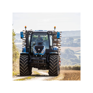 Tracteurs CNH compacts et de grande taille prêts à être livrés aux fournisseurs d'équipement - Product Image 1