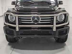 ข้อเสนอสุดคุ้มวันนี้ รถยนต์เมอร์เซเดส-เบนซ์ จี 550 เอดับเบิลยูดี 4MATIC ปี 2025 รุ่นซ้ายขับ เทอร์โบ สปอร์ต ยูทิลิตี้ พร้อมหลังคาซันรูฟแบบพาโนรามาและภายในสีอ่อน - Product Image 2