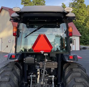 Nouveau tracteur à roues 4x4 Massey Ferguson avec moteur de 100 CV, boîte de vitesses automatique et roulement pour utilisation agricole miniature 4WD - Product Image 2