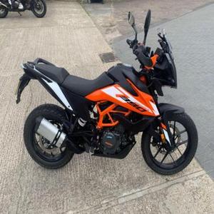 Moto de tourisme d'aventure 390 cm³ bicylindre haute performance d'occasion pour la ville et la route à vendre - Product Image 1