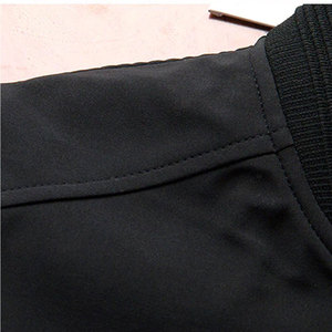 Chaqueta Bomber de invierno de moda para hombre Color personalizado y diseño funcional adecuado para ropa de calle Moda y aventuras de fin de semana - Product Image 3