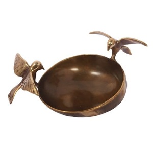 Tazón de diseño martillado con acabado de estera de latón multiusos con nudo de metal desechable para servir y almacenar - Product Image 2