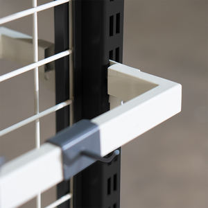 OEM Maßgefertigte Logo-Rückwand Metallregal Vietnamesische Fabrik Moderne Ausstellungsregale mit Hoher Sichtbarkeit und Einfacher Montage - Product Image 2