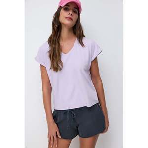 Camiseta Casual de Manga Corta con Cuello en V, 100% Algodón, Tela Suave con Detalle de Manga Doblada - Product Image 1