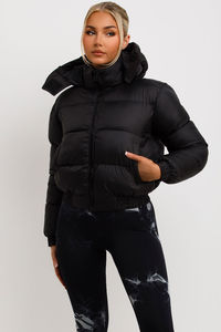 Veste courte matelassée noire personnalisée OEM pour femme, avec capuche et fermeture éclair intégrale, doudoune d'hiver matelassée pour femme, très vendue - Product Image 4