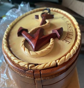 Soporte de exhibición de logotipo de madera ersonalizado hecho en Vietnam a partir de 99 DATOS dorados - Product Image 3