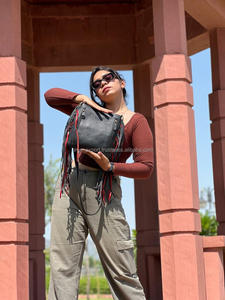 Sac à bandoulière en cuir de fourrure de style occidental unique pour femmes Sacs latéraux en cuir de fourrure usiné de couleur gaufrée pour femmes - Product Image 4