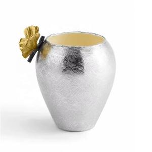 Vase à fleurs fait à la main de qualité moderne et industrielle en forme de pot fini argenté pour les intérieurs de maisons côtières et les mariages - Product Image 2