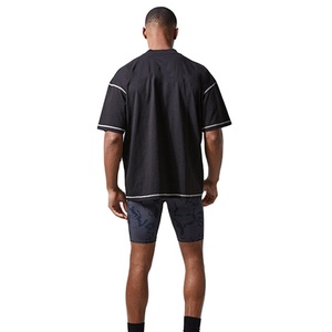 Shorts de sport pour hommes personnalisés, respirants, coupe ajustée, design par sublimation, matière extensible, pour l'entraînement estival - Product Image 3