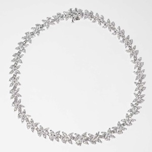 Collar con Diamante Cultivado en Laboratorio de Corte Radiante de 40.46 Quilates, Oro Blanco de 14K, Certificado IGI, Joyería Fina de Lujo en Caja - Product Image 1