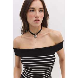 เสื้อยืดคอกลมแขนกุดแบบเปิดไหล่ - Product Image 3