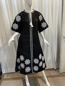 เดรสยาวลำลองดีไซน์เก๋สำหรับผู้หญิง สไตล์ยูเครนตะวันตก เหมาะสำหรับงานปาร์ตี้ ปักลายด้วยเครื่องจักร แขนสั้น ผ้าฝ้าย 100% - Product Image 2