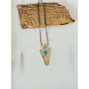 Collier en turquoise Kingman et argent sterling, motif flèche, bijou culturel artisanal Navajo pour homme - Product Image 1