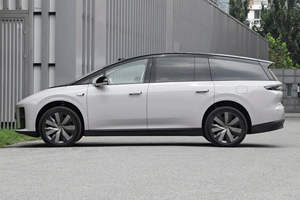 Sedán Eléctrico Usado 2024, Largo Alcance, Tracción en las Cuatro Ruedas, Transmisión Automática, 5 Plazas, Excelente Estado, Suministrado desde Japón, Rango NEDC - Product Image 6