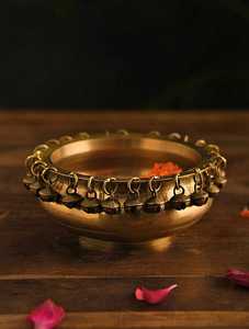 Urli Pot con tobilleras Latón puro Decoración festiva para el hogar Colección de exportación Objetos decorativos - Product Image 4