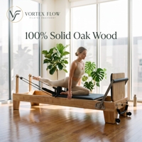 Reformer Pilates avec cadre en chêne et logo personnalisé, appui-tête réglable, pour l'entraînement professionnel en studio et à domicile