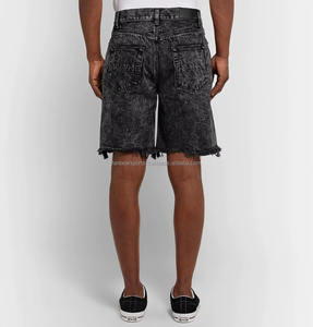 Fabricant pakistanais de jeans amples et longs en denim délavé, style streetwear, pour hommes, en gros, personnalisables, coupe ample, style baggy, et shorts en jean oversize vierges. - Product Image 3