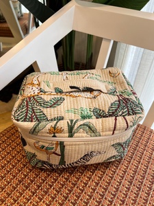 กล่องเครื่องสำอางผ้าฝ้ายลายควิลท์สไตล์วินเทจ ปรับแต่งได้ ปิดด้วยซิป กันน้ำ สำหรับเดินทาง ใส่เครื่องสำอาง พร้อมโลโก้สั่งทำ - Product Image 3