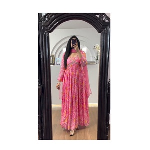 Traje de mujer con estampado de muselina de diseñador para bodas y fiestas disponible a precio mayorista desde India - Product Image 1