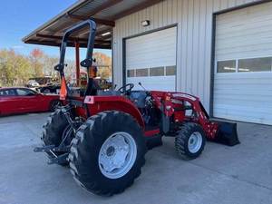 Tracteur Massey Ferguson 2850E 2023-Moteur diesel puissant avec hydraulique avancée pour l'agriculture et l'aménagement paysager - Product Image 3