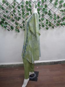 ชุดคลุมเข่าที่หรูหราสำหรับผู้หญิงทำจากผ้าวิสคอสเนื้อนุ่มเหมาะสำหรับสวมใส่สบายๆทุกวันและมีสไตล์ - Product Image 4