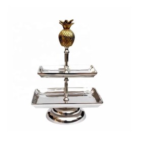 Plateau superposé brillant et étonnant au toucher métallique qui assure que les pâtisseries restent croquantes, les fruits restent frais et la présentation reste impeccable. - Product Image 5