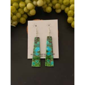 Pendientes Colgantes de Plata de Ley y Turquesa Verde Mohave Navajo, Diseño Geométrico en Losa, Hechos a Mano - Product Image 1